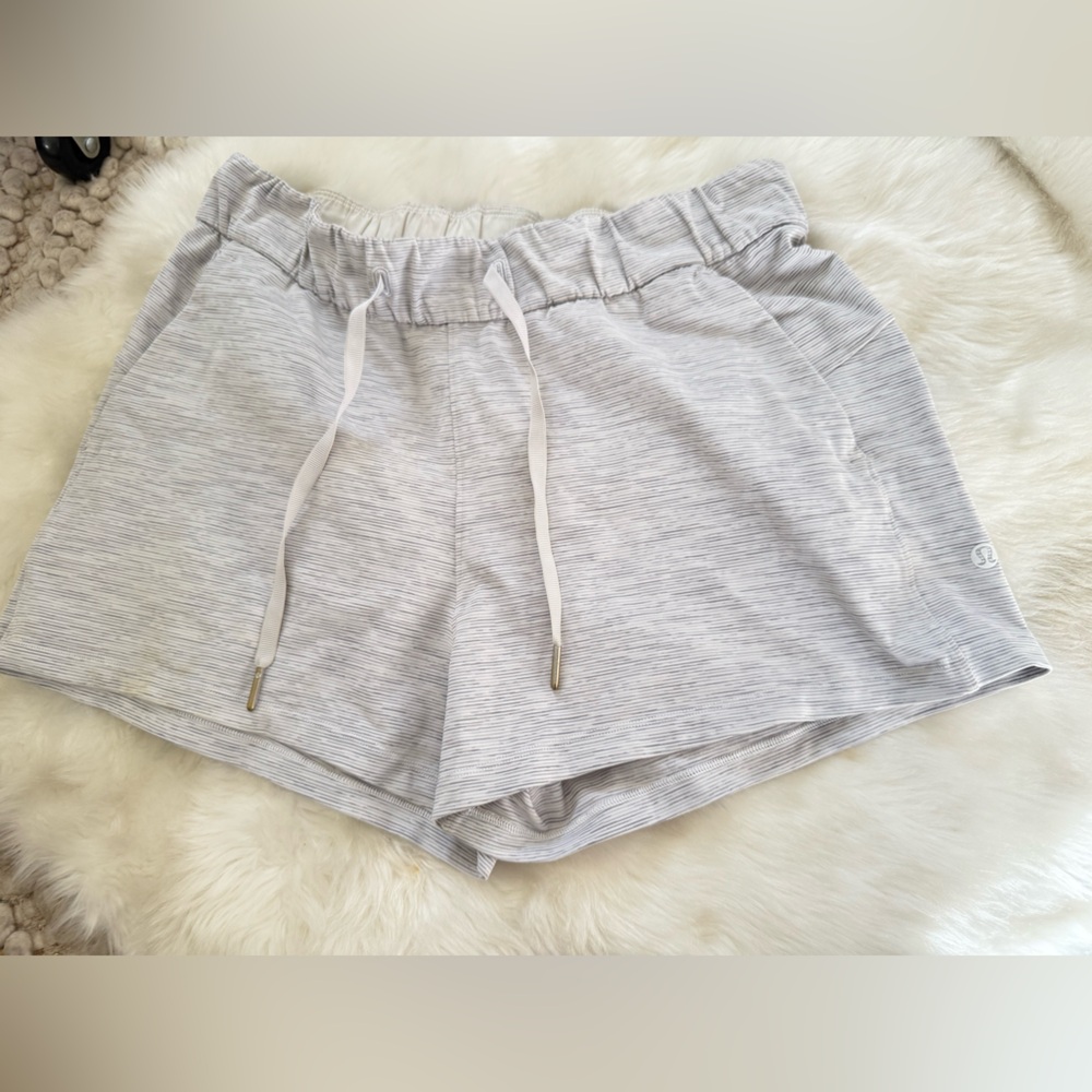 Lululemon striped shorts size 6